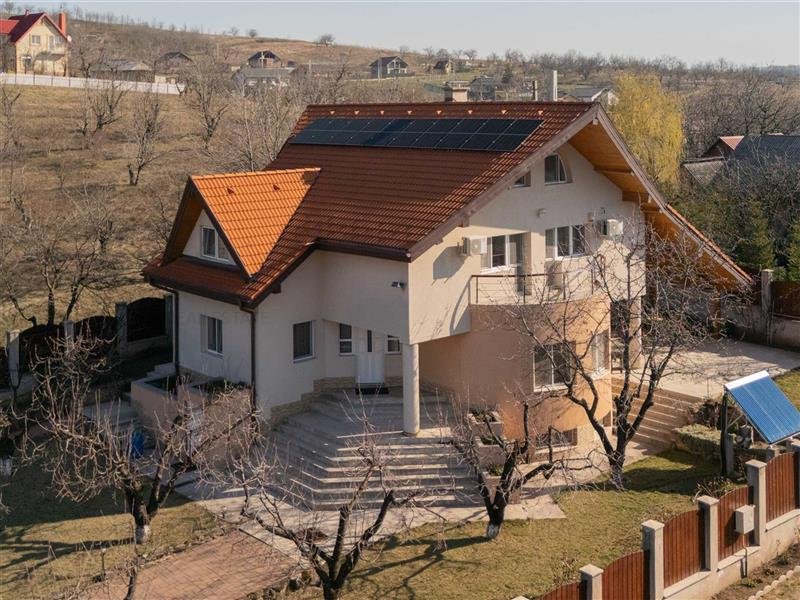 Casa de Lux in Livada cu Ciresi ? Eleganta, Confort si Panorama de Vis