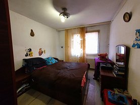 Apartament de vânzare 3 camere, în Bucureşti, zona Titan
