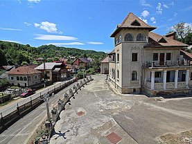 Casa de vânzare 10 camere, în Bughea de Jos, zona Central