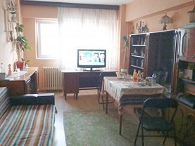 Apartament de vânzare 4 camere, în Bucureşti, zona Apărătorii Patriei