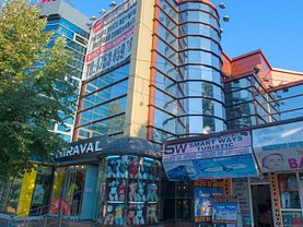 Vânzare spaţiu comercial