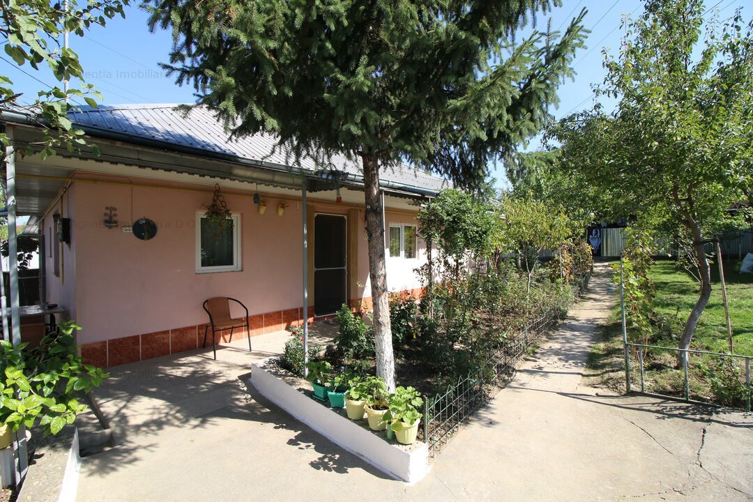 Casa 2 camere + 520 mp teren (gradina) str. Drumul Viilor - 120.000euro