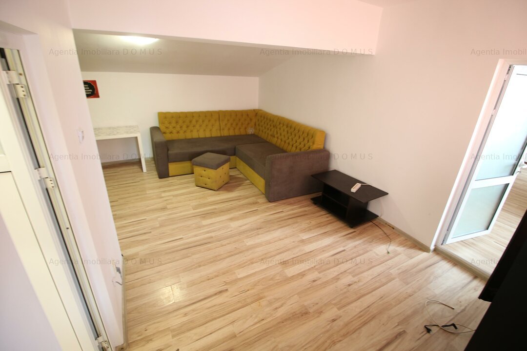Apartament cu 2 camere la casa, strada Traian