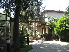 Casa de închiriat 10 camere, în Balotesti
