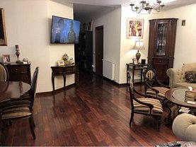 Apartament de vânzare 4 camere, în Bucuresti, zona Damaroaia