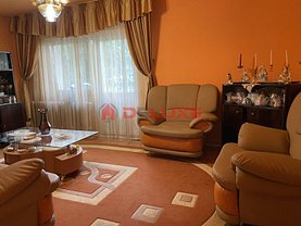 Apartament de vânzare 3 camere, în Bistriţa, zona Independenţei