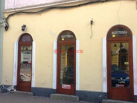 Vânzare spaţiu comercial