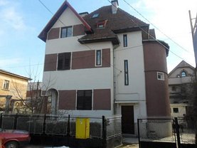 Casa de închiriat 8 camere, în Ploiesti, zona Ultracentral