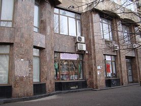 Închiriere spaţiu comercial
