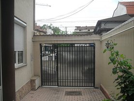 Închiriere spaţiu comercial
