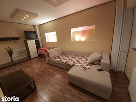 Apartament de închiriat 3 camere, în Craiova, zona Central