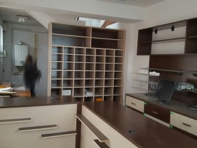 Vânzare spaţiu comercial