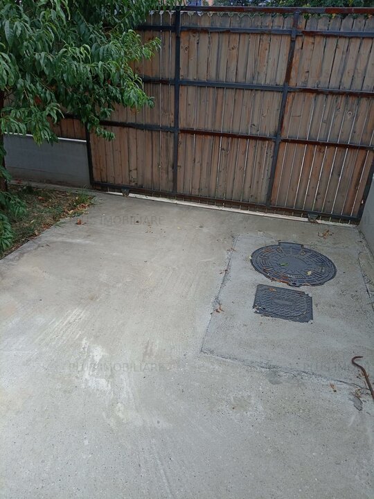 Vila de 3 camere+plus curte proprie in zona Bucurestii Noi
