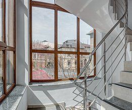 Casa de vânzare 16 camere, în Bucureşti, zona Cişmigiu