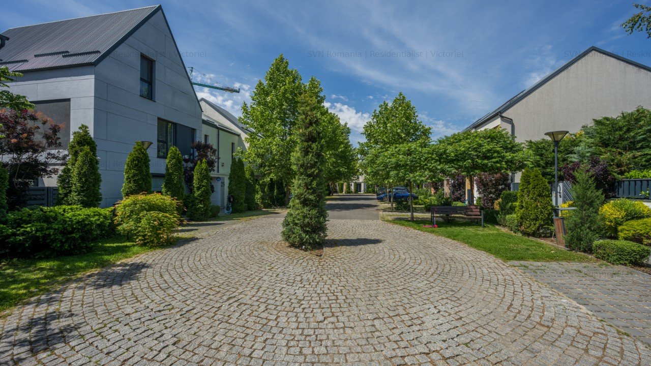 REV2004781 Vila Deosebita 7 camere cu garaj in Complex