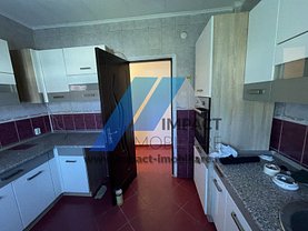 Apartament de vânzare 3 camere, în Craiova, zona Calea Bucuresti