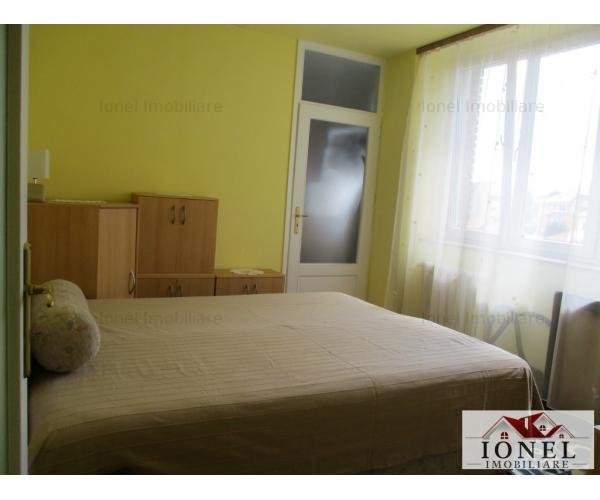 De vanzare apartament 3 camere  in Alba Iulia, zona Centru -mobilat - imaginea 4