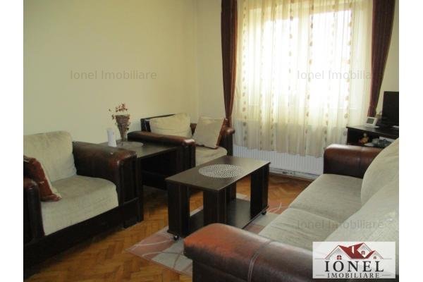 Vanzare apartament 4 camere Alba Iulia, Cetate -mobilat - imaginea 1