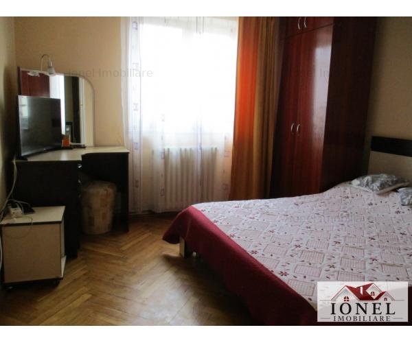 Vanzare apartament 4 camere Alba Iulia, Cetate -mobilat - imaginea 3
