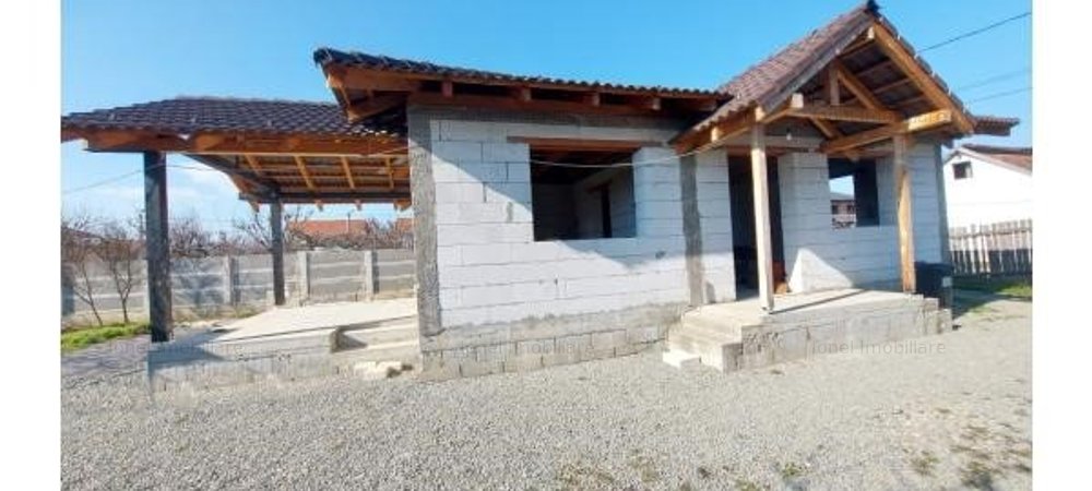 Vanzare casa la rosu in Alba Iulia, Centru 840 mp teren - imaginea 0 + 1