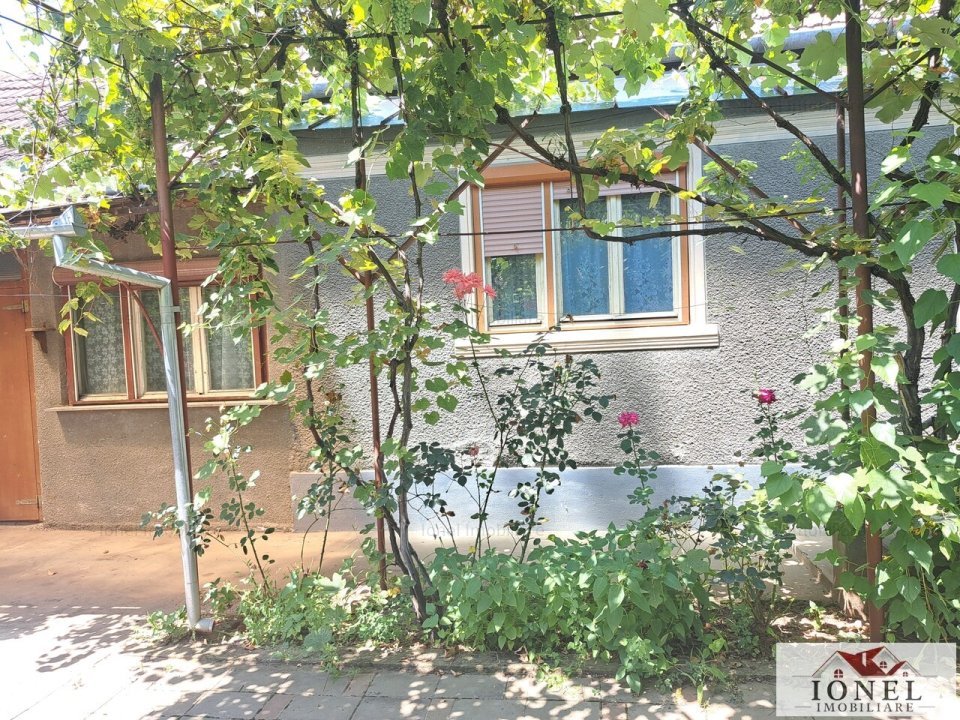 Casa de vanzare in Teius -900 mp teren