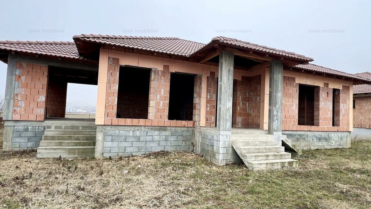 Vanzare casa la rosu in Sard