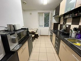Apartament de vânzare 3 camere, în Bucureşti, zona Drumul Găzarului