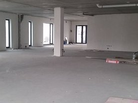 Închiriere spaţiu comercial
