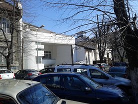 Vânzare spaţiu comercial