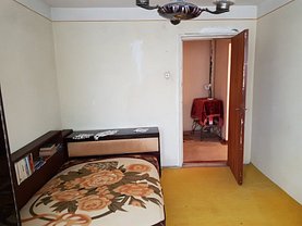 Apartament de vânzare 3 camere în Ramnicu Valcea, Ostroveni