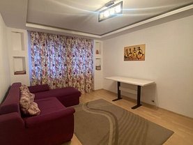 Apartament de vânzare 3 camere, în Bucureşti, zona Berceni