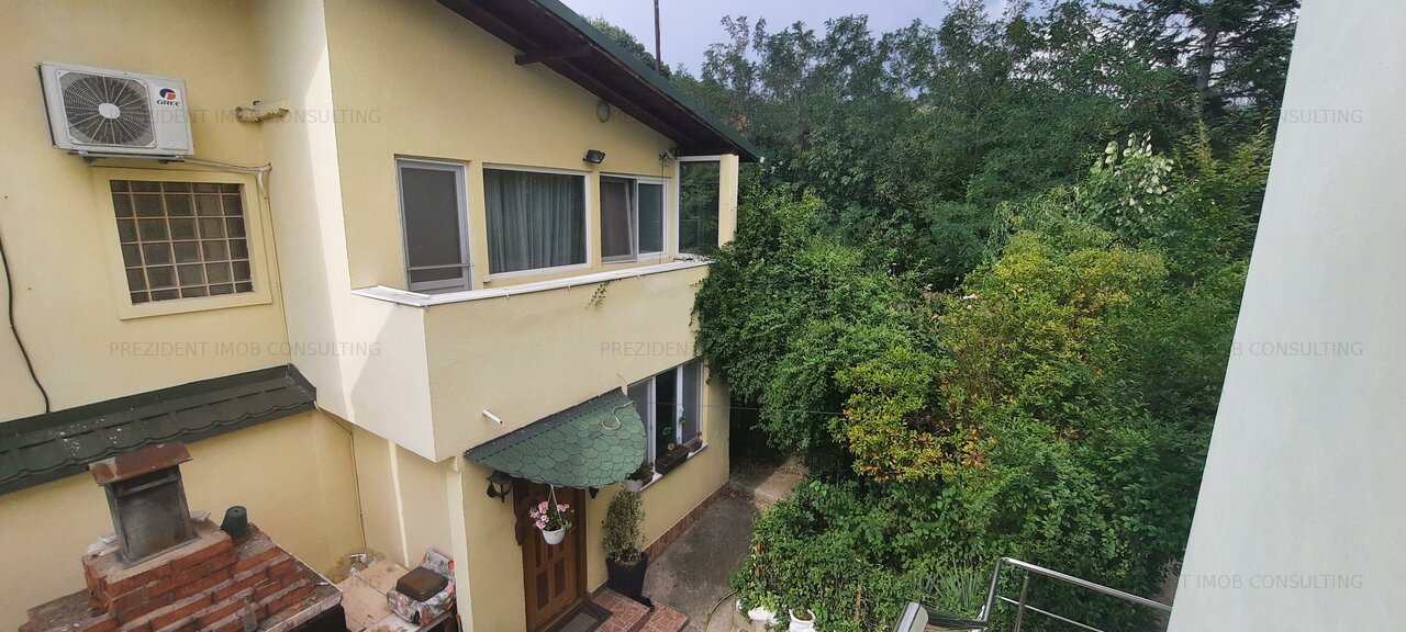 Vânzare proprietate deosebită în satul Găgeni, comuna Păulești, județul Prahova