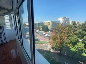 Apartament de vânzare 3 camere, în Focşani, zona Central