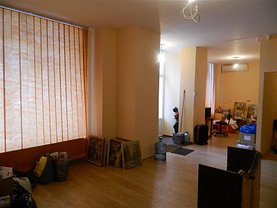 Vânzare spaţiu comercial