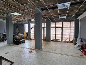 Închiriere spaţiu comercial