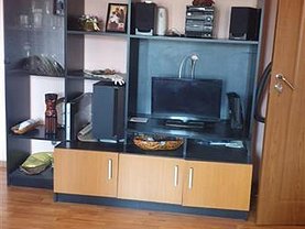 Apartament de închiriat 3 camere, în Resita, zona Micro III