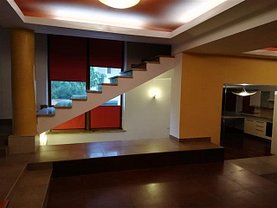 Casa de închiriat 12 camere, în Dumbravita