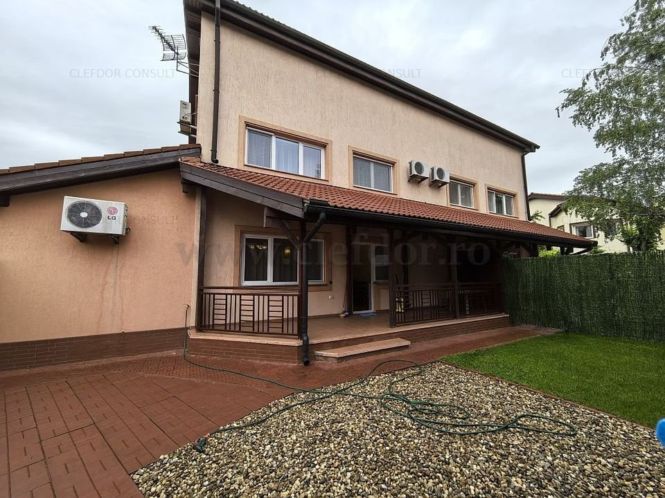 Vila in apropiere de Jolie Ville-Iancu Nicolae