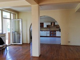 Casa de vânzare 8 camere, în Corbeanca