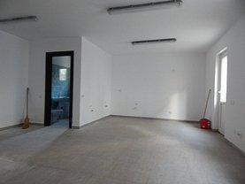 Vânzare spaţiu comercial