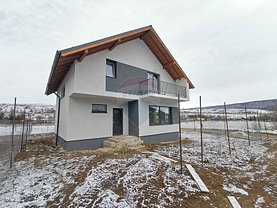 Casa de vânzare 4 camere, în Luna de Sus