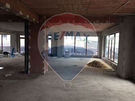 Vânzare spaţiu comercial