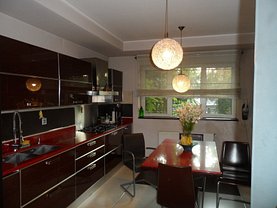 Casa de vânzare 7 camere, în Bucureşti, zona Titan
