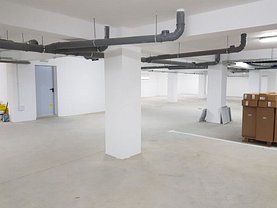 Vânzare spaţiu comercial