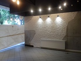 Vânzare spaţiu comercial