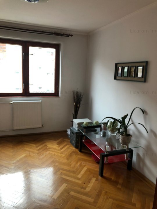 Apartament 4 camere,etaj intermediar,confort 1,decomandat,zona Ioșia - imaginea 8