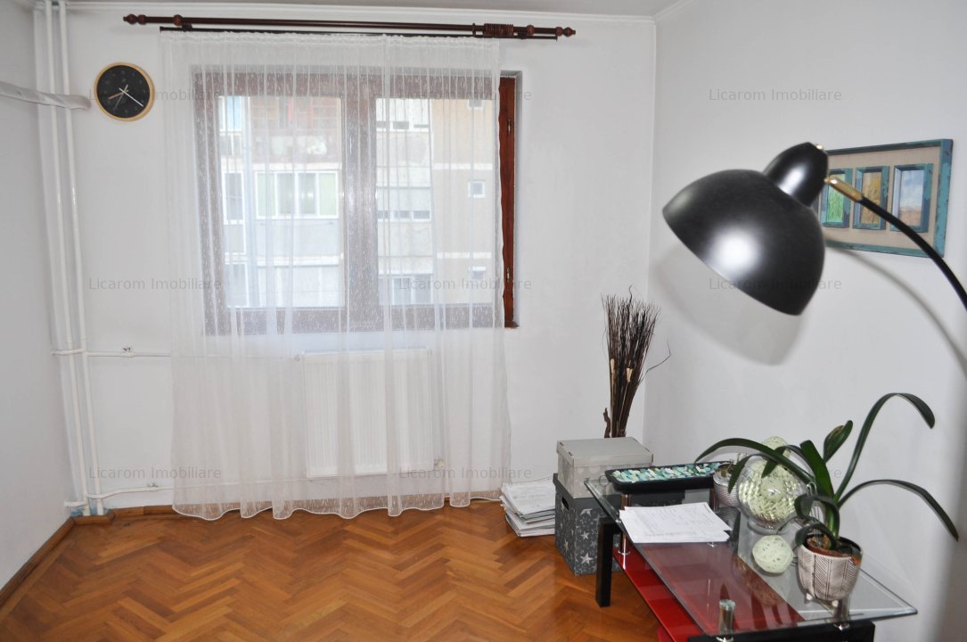 Apartament 4 camere,etaj intermediar,confort 1,decomandat,zona Ioșia - imaginea 16