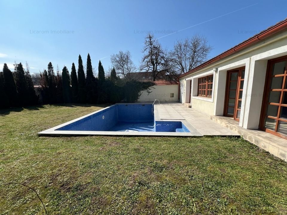 Casa cu piscina singur in curte , teren 1012 mp in Loc.Cristian