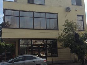 Închiriere spaţiu comercial