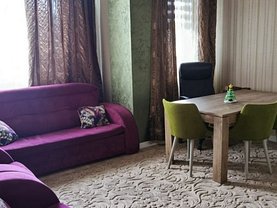 Apartament de vânzare 3 camere, în Constanţa, zona Km 4